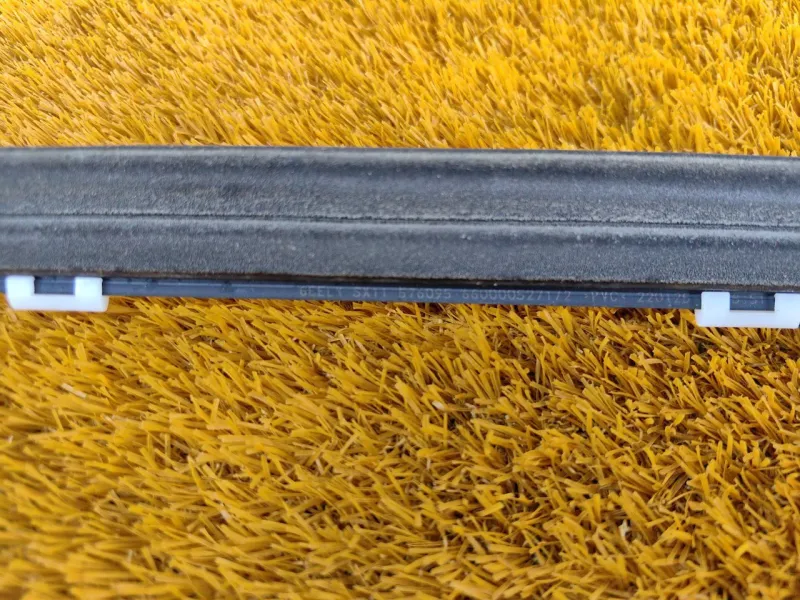 Уплотнитель стекла двери