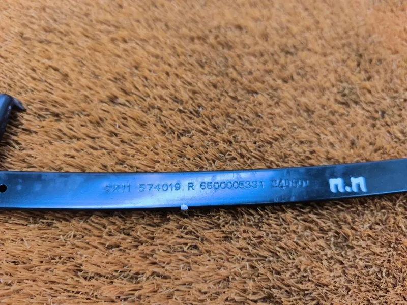 Направляющая стекла двери