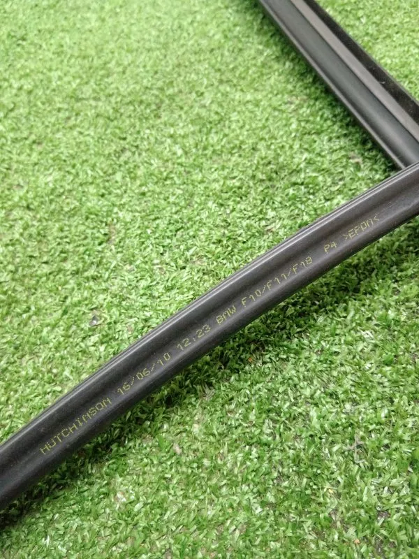 Уплотнитель стекла двери