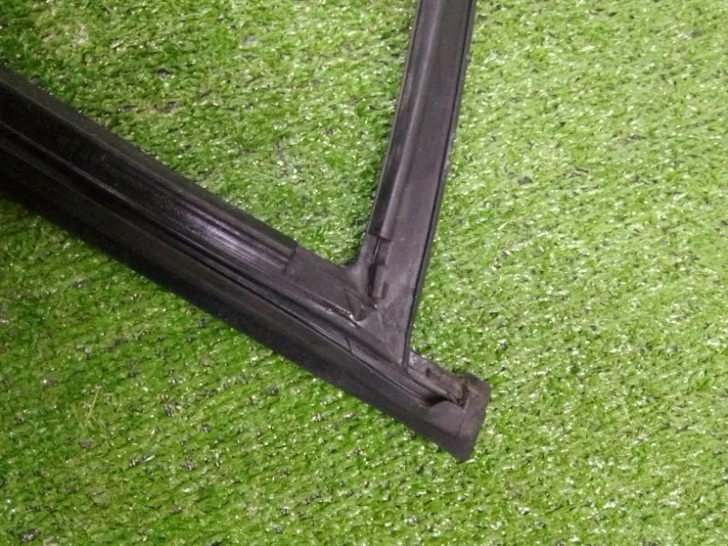 Уплотнитель стекла двери