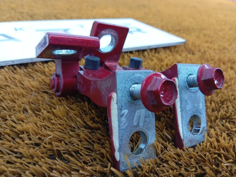 Петля двери