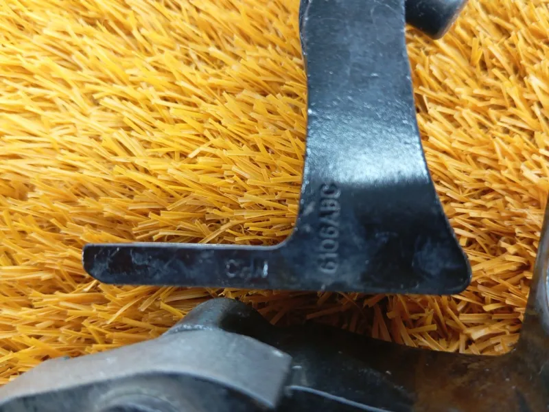 Петля двери