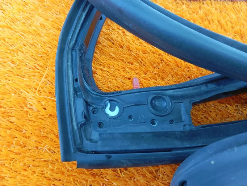 Уплотнитель двери