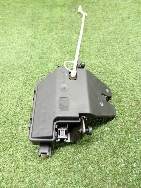 Замок багажника