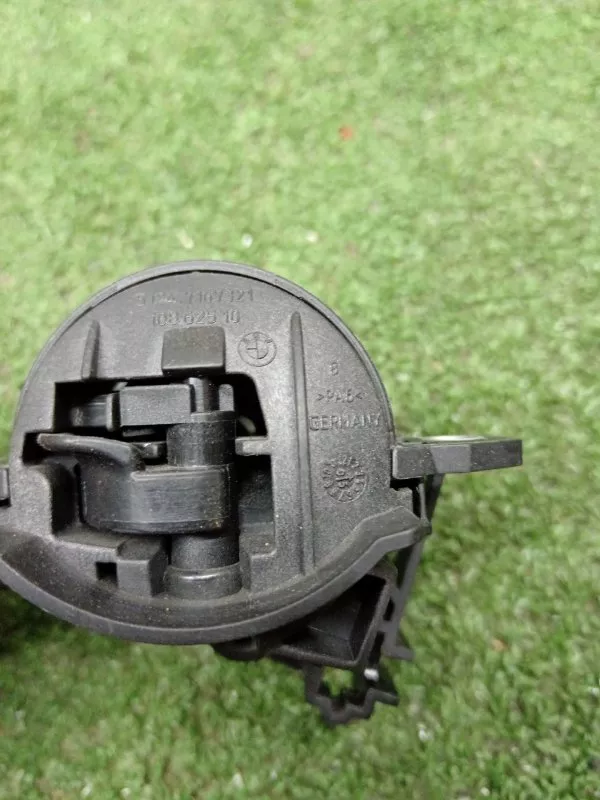 Личинка замка багажника