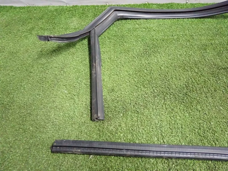 Уплотнитель стекла двери