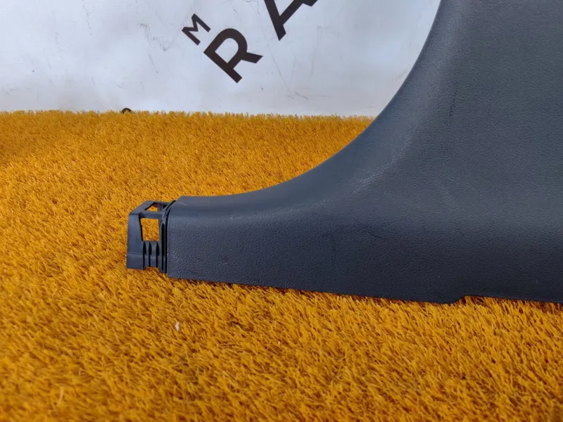 Обшивка центральной стойки