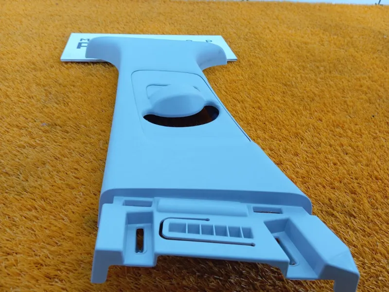 Обшивка центральной стойки