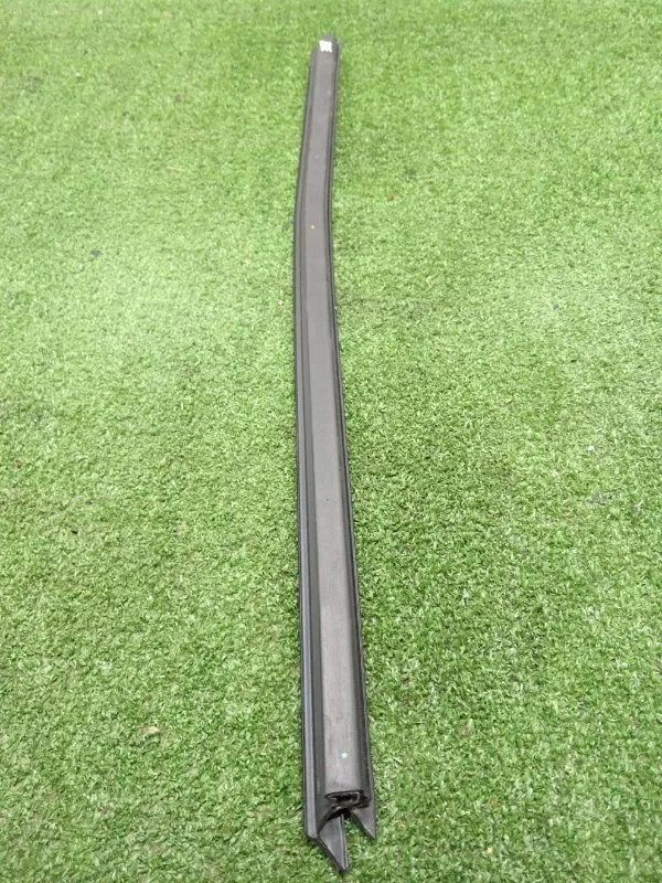 Уплотнитель стекла двери