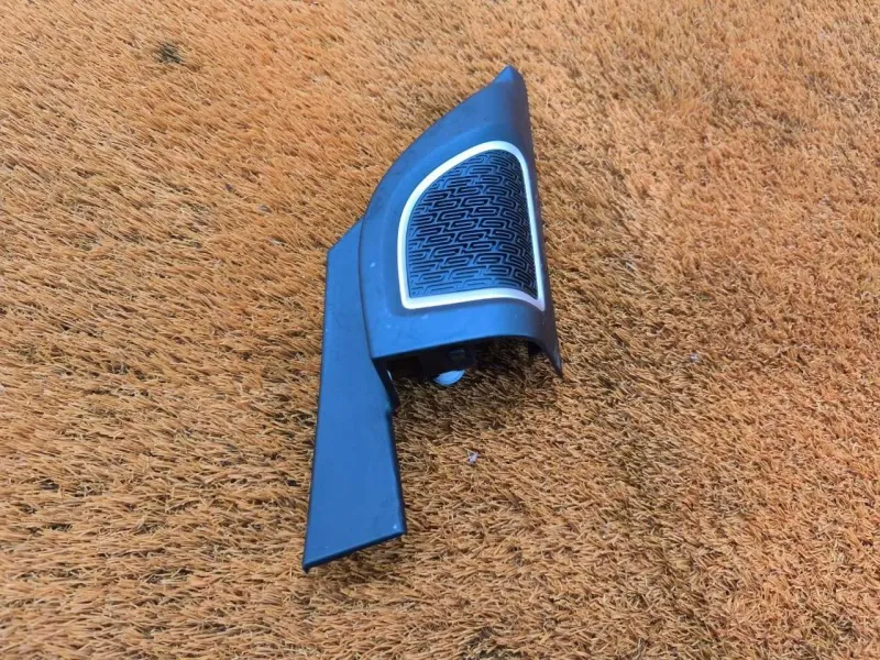 Уголок двери