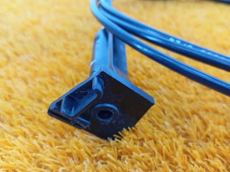 Трос лючка топливного бака