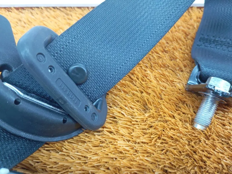 Ремень безопасности