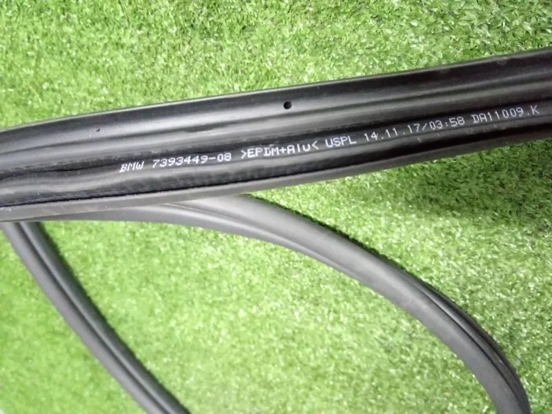 Уплотнитель проема двери