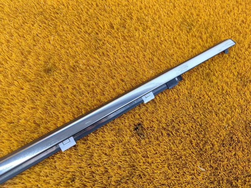 Уплотнитель стекла двери