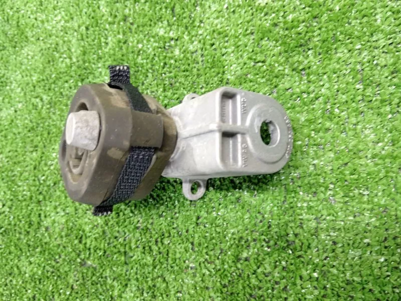 Крепление глушителя Audi A5 2019 4M0253147C 2 CYR, заднее левое