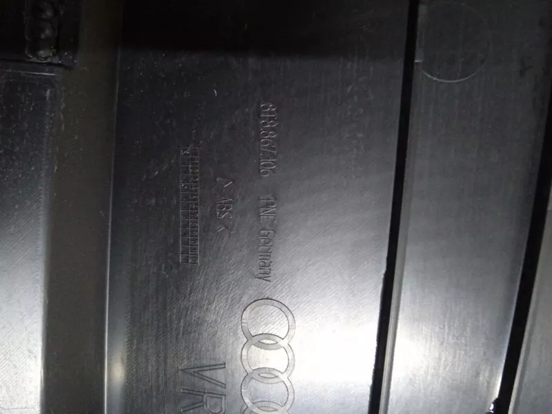 Обшивка двери Audi A4 2009 8K0867104AFWFA B8, передняя правая