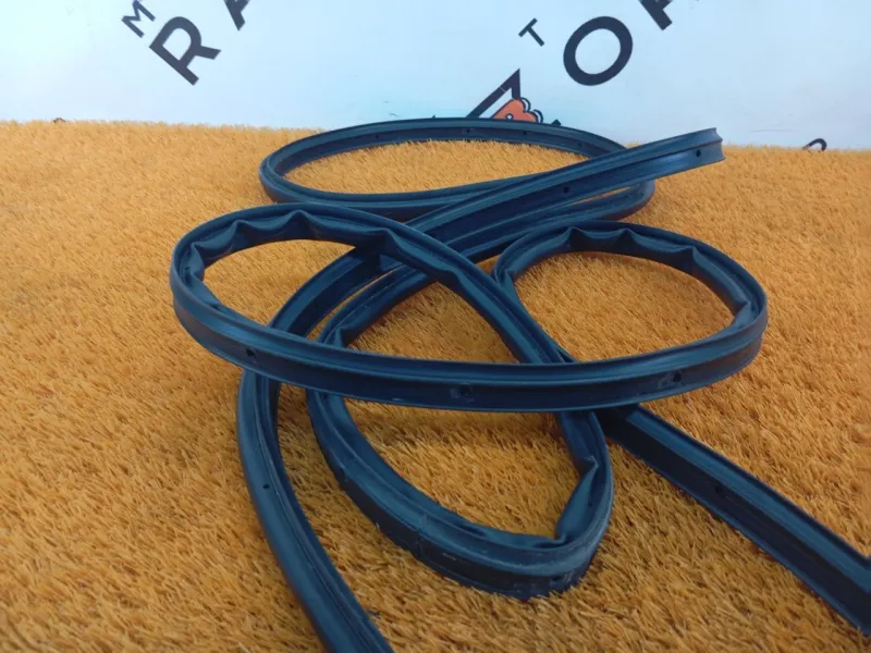 Уплотнитель двери