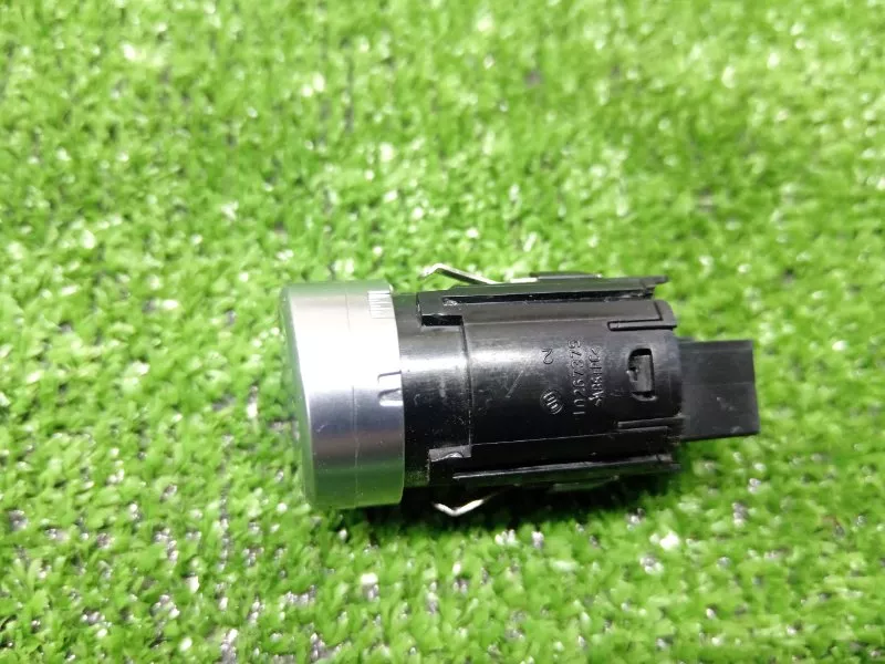 Кнопка запуска двигателя