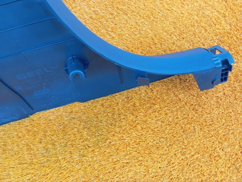 Обшивка центральной стойки