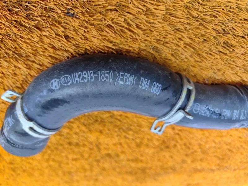 Патрубок радиатора