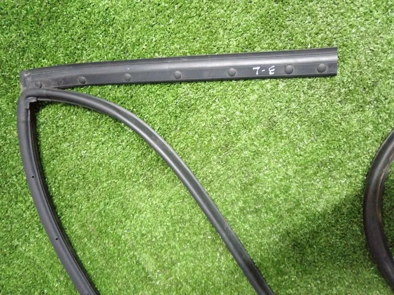 Уплотнитель двери