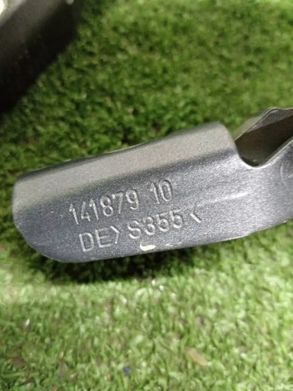 Петля двери багажника