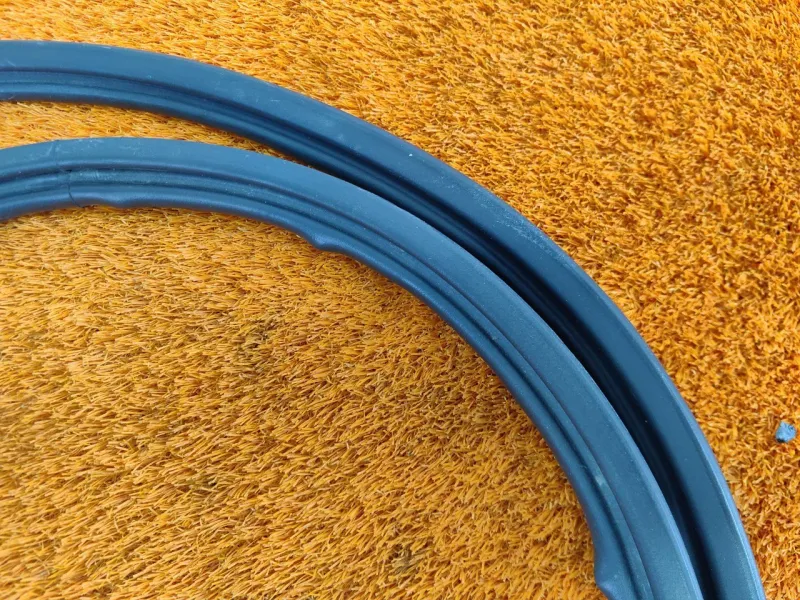 Уплотнитель багажника