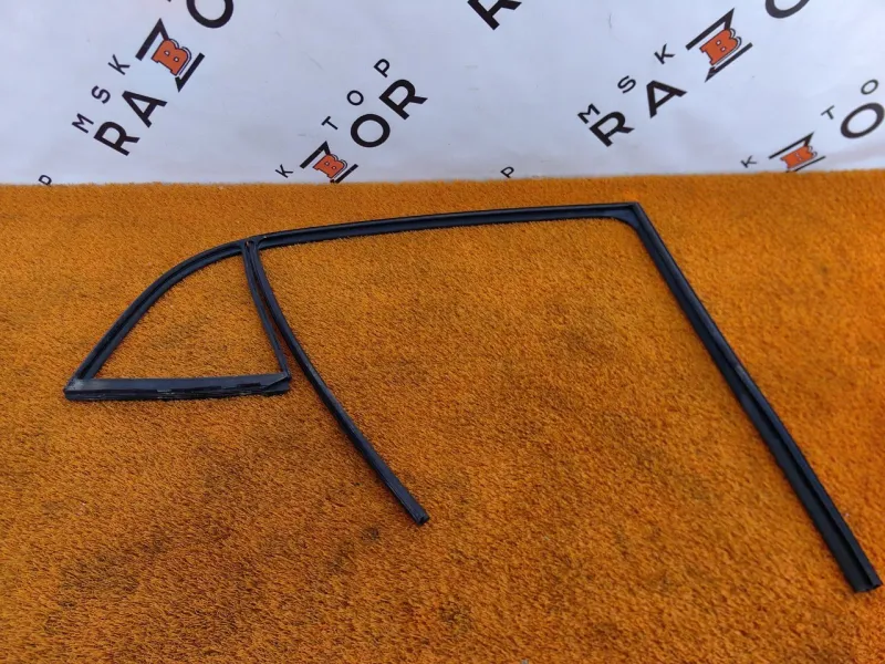 Уплотнитель стекла двери