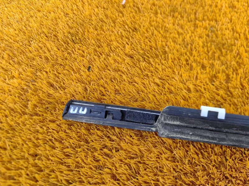 Уплотнитель стекла двери