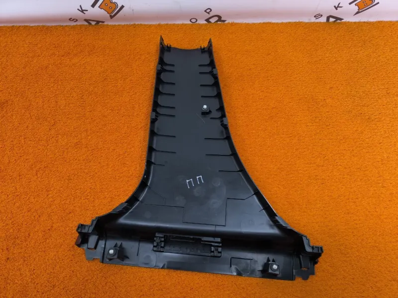 Обшивка центральной стойки