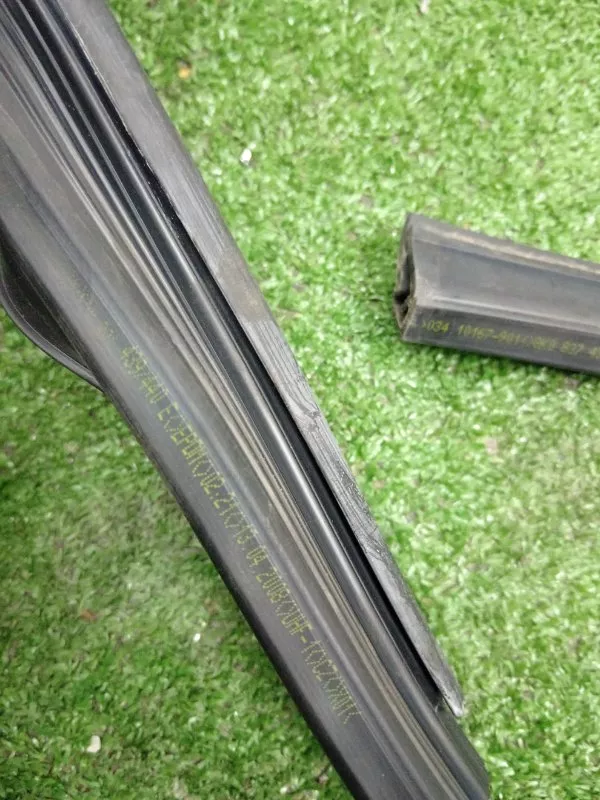 Уплотнитель стекла двери