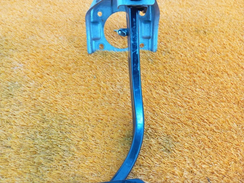 Педаль тормоза