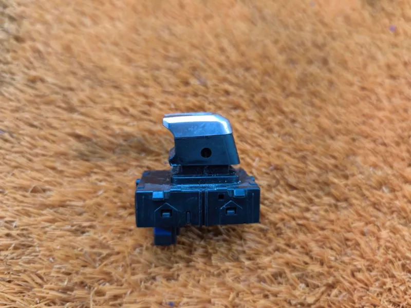 Кнопка стеклоподъемника