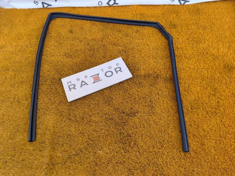 Уплотнитель стекла двери