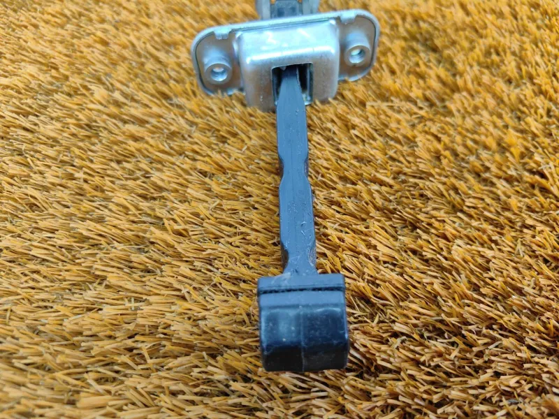 Ограничитель двери