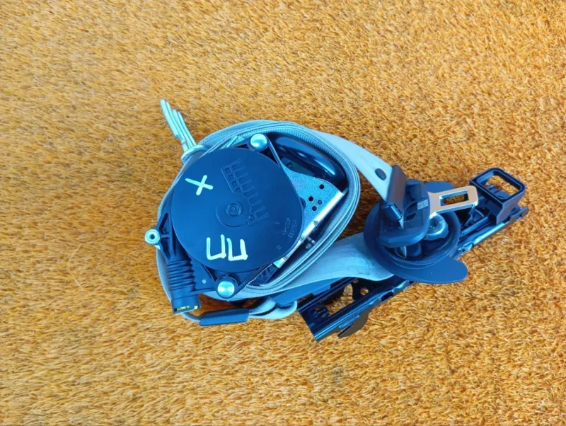 Ремень безопасности