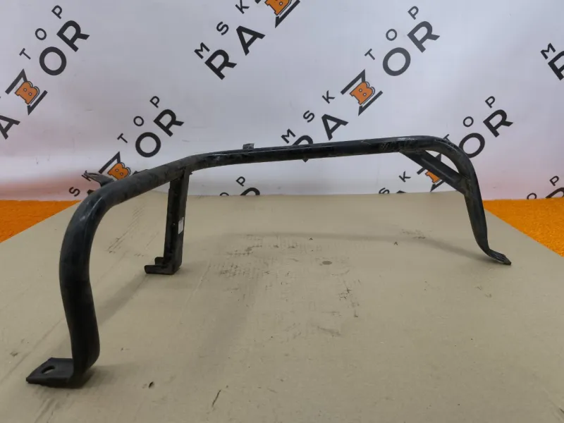 Крепление топливного бака