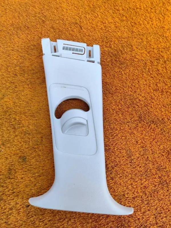 Обшивка центральной стойки