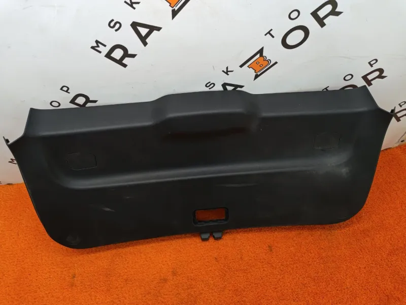 Обшивка крышки багажника