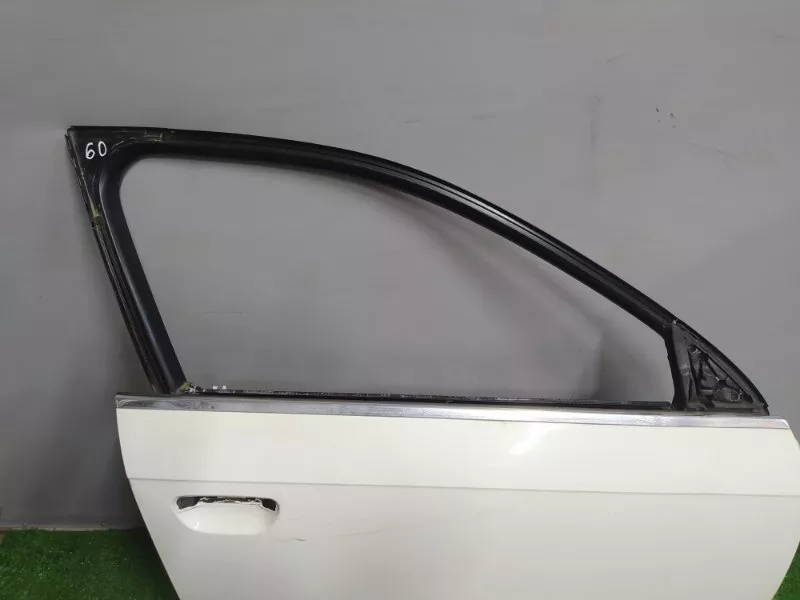 Дверь Audi A4 2005 8E0831052J B7, передняя правая