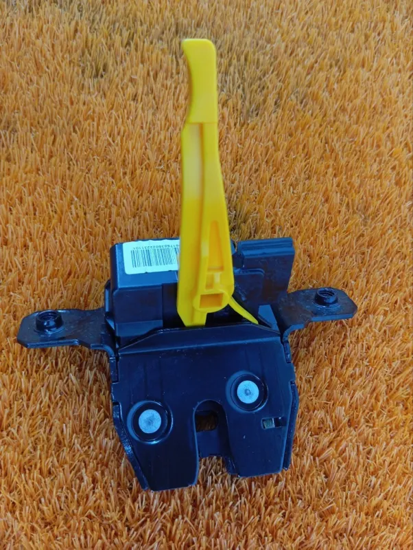 Замок багажника