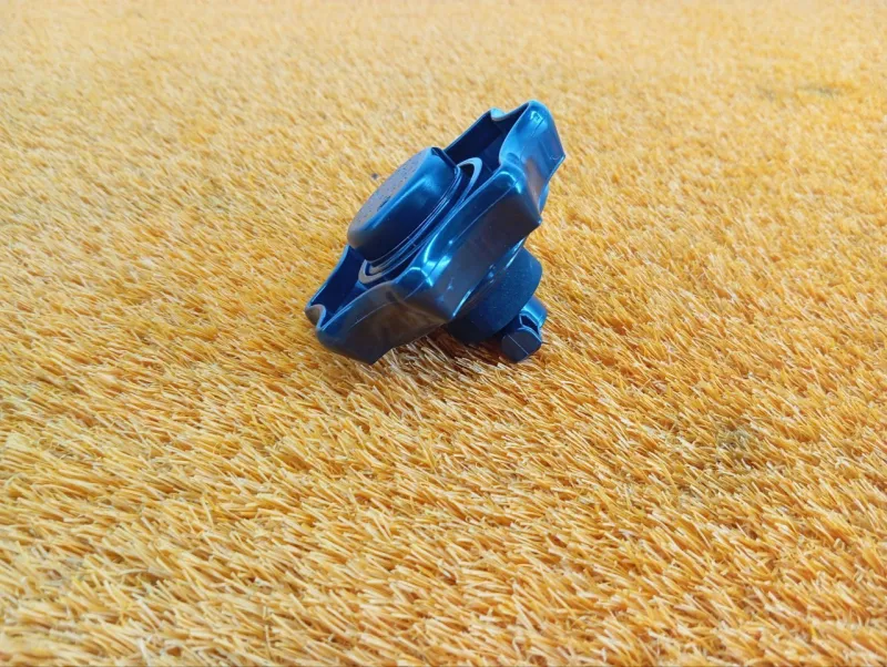 Болт крепления запасного колеса