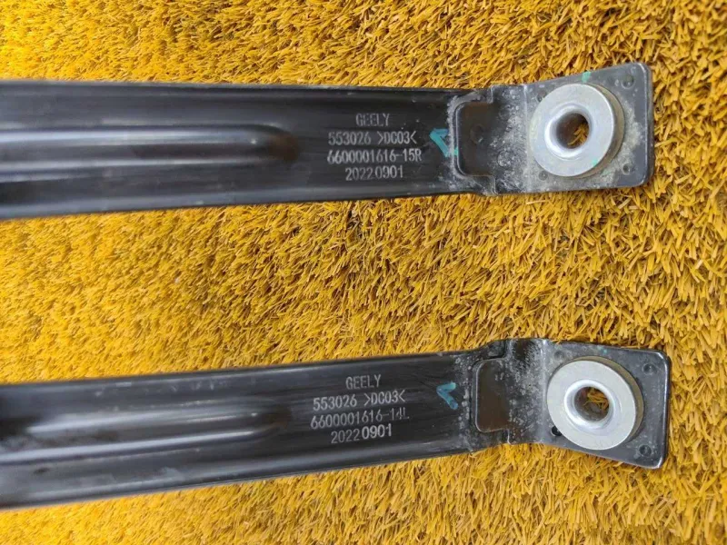 Крепление топливного бака