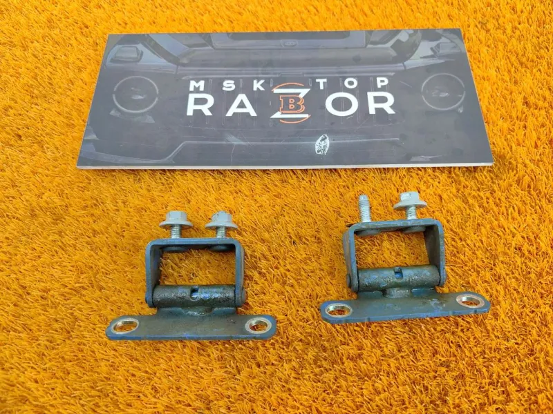 Петля двери багажника