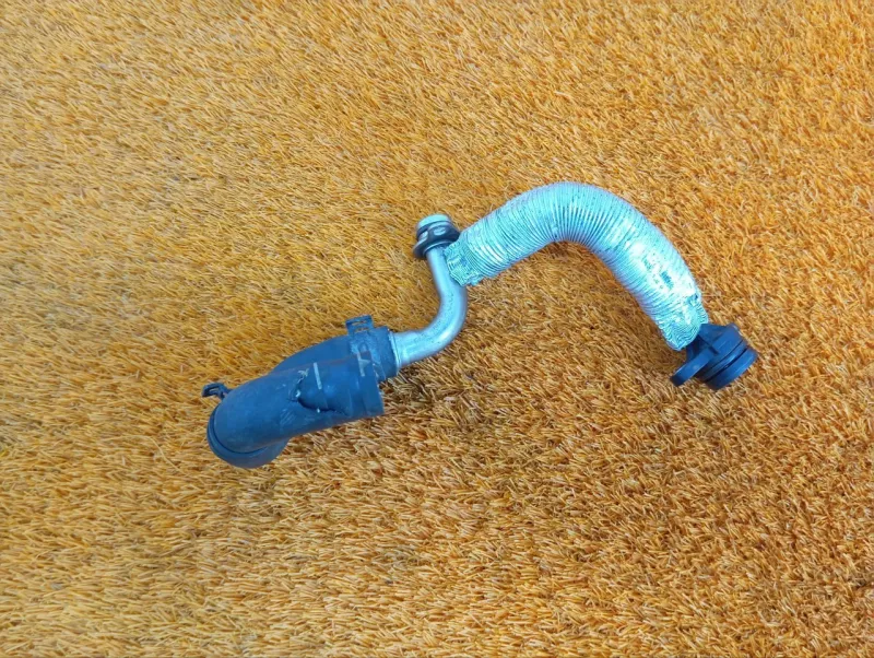 Трубка системы охлаждения