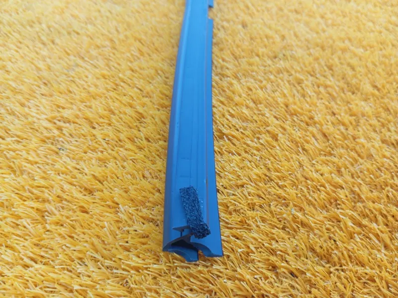 Уплотнитель стекла двери