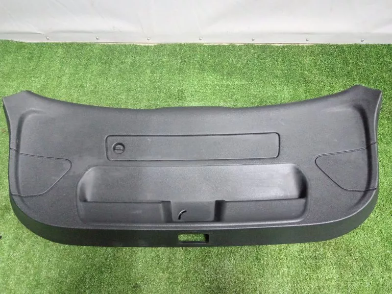 Обшивка двери багажника