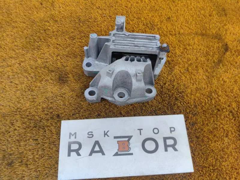 Подушка двигателя