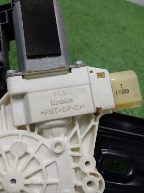 Стеклоподъемник BMW 5-Series 2011 51357182614 F10/F11, задний правый