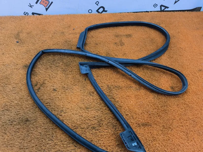 Уплотнитель двери